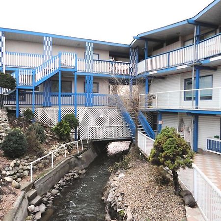 Blue Stream Motel Vernon Exterior photo