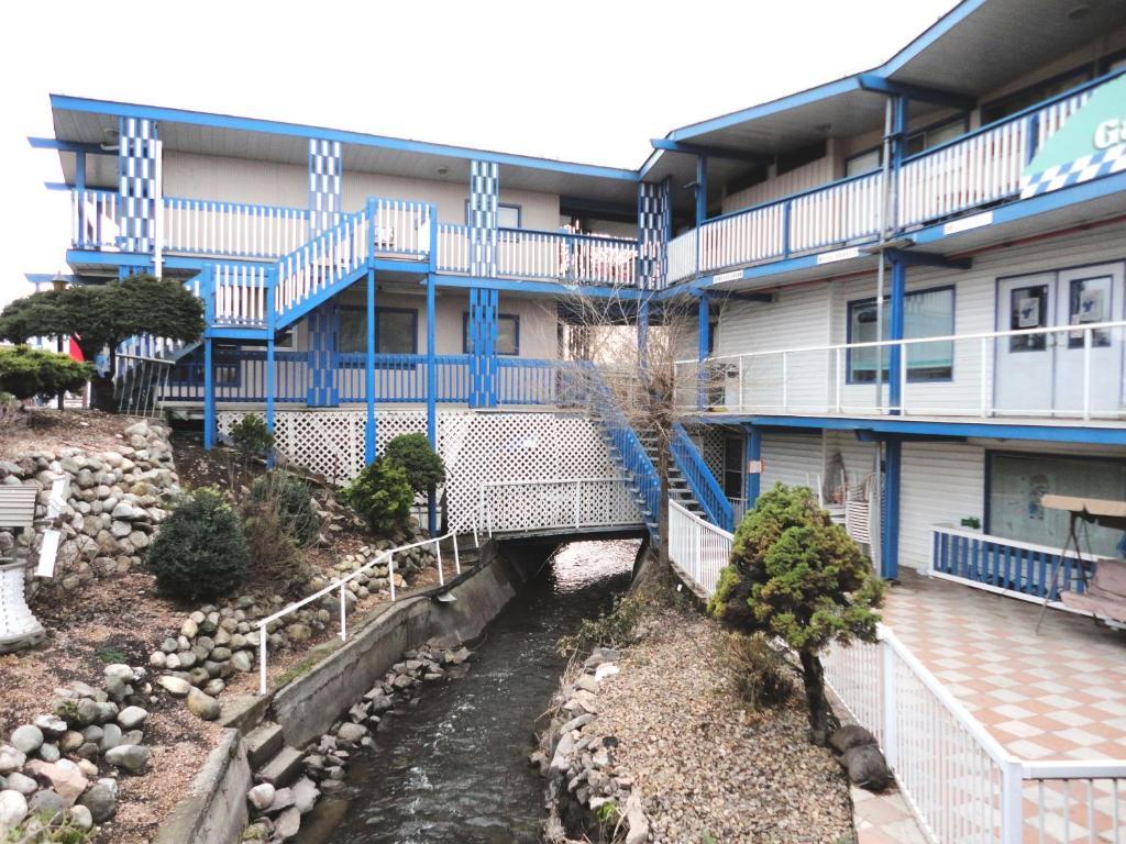 Blue Stream Motel Vernon Exterior photo
