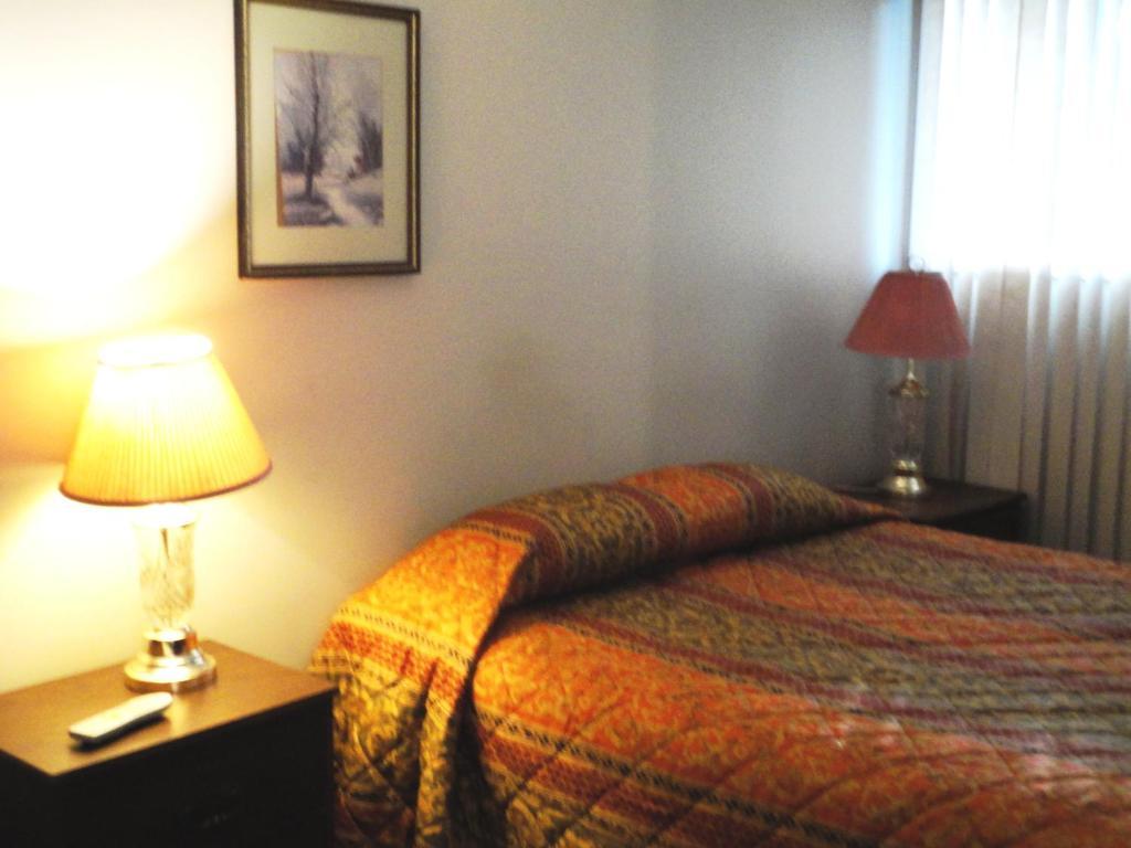 Blue Stream Motel Vernon Room photo