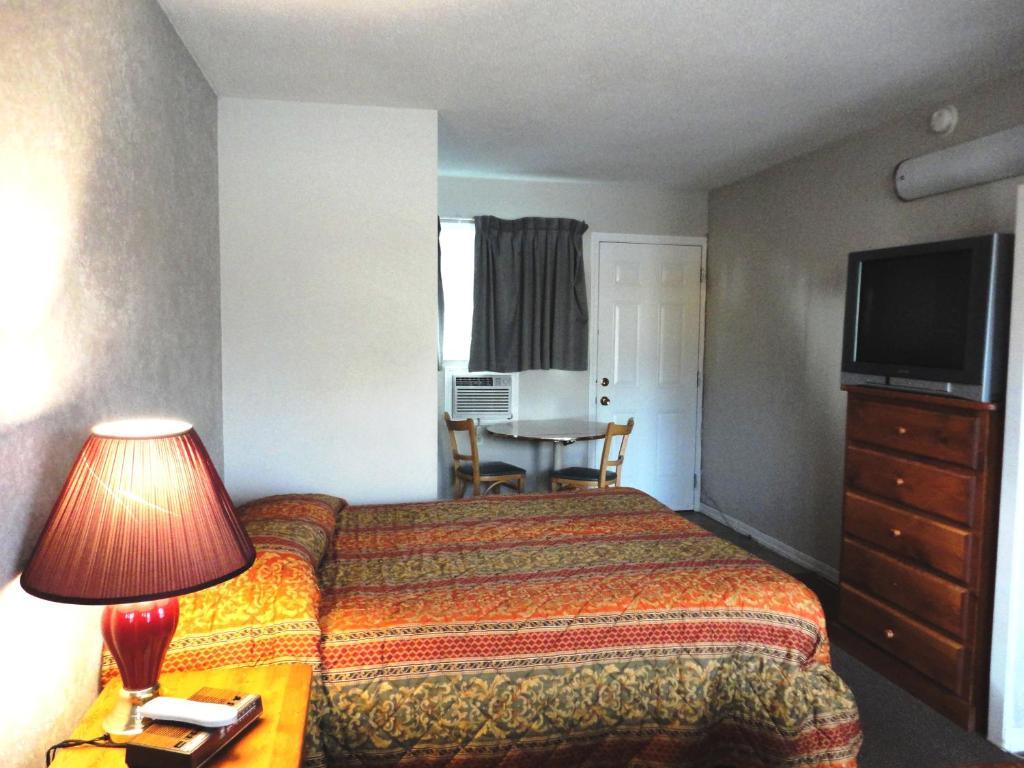 Blue Stream Motel Vernon Room photo