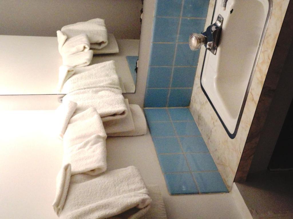 Blue Stream Motel Vernon Room photo