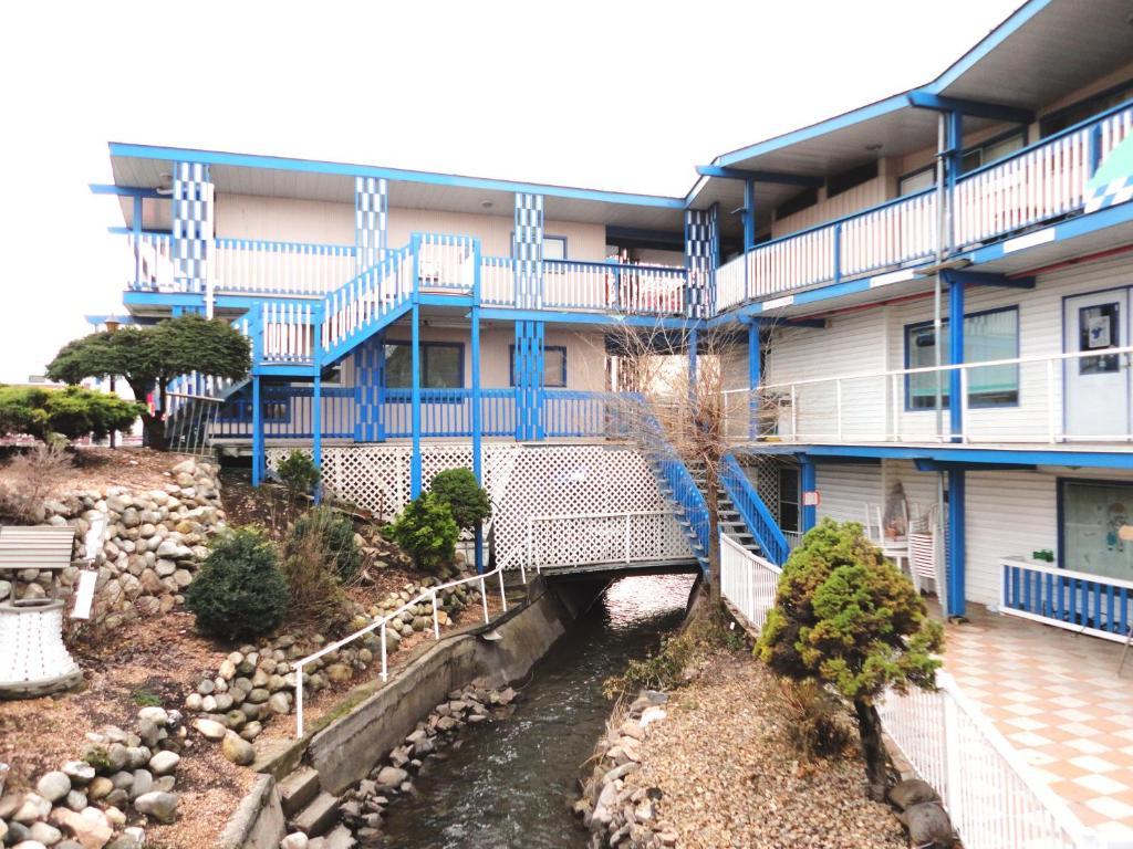 Blue Stream Motel Vernon Exterior photo