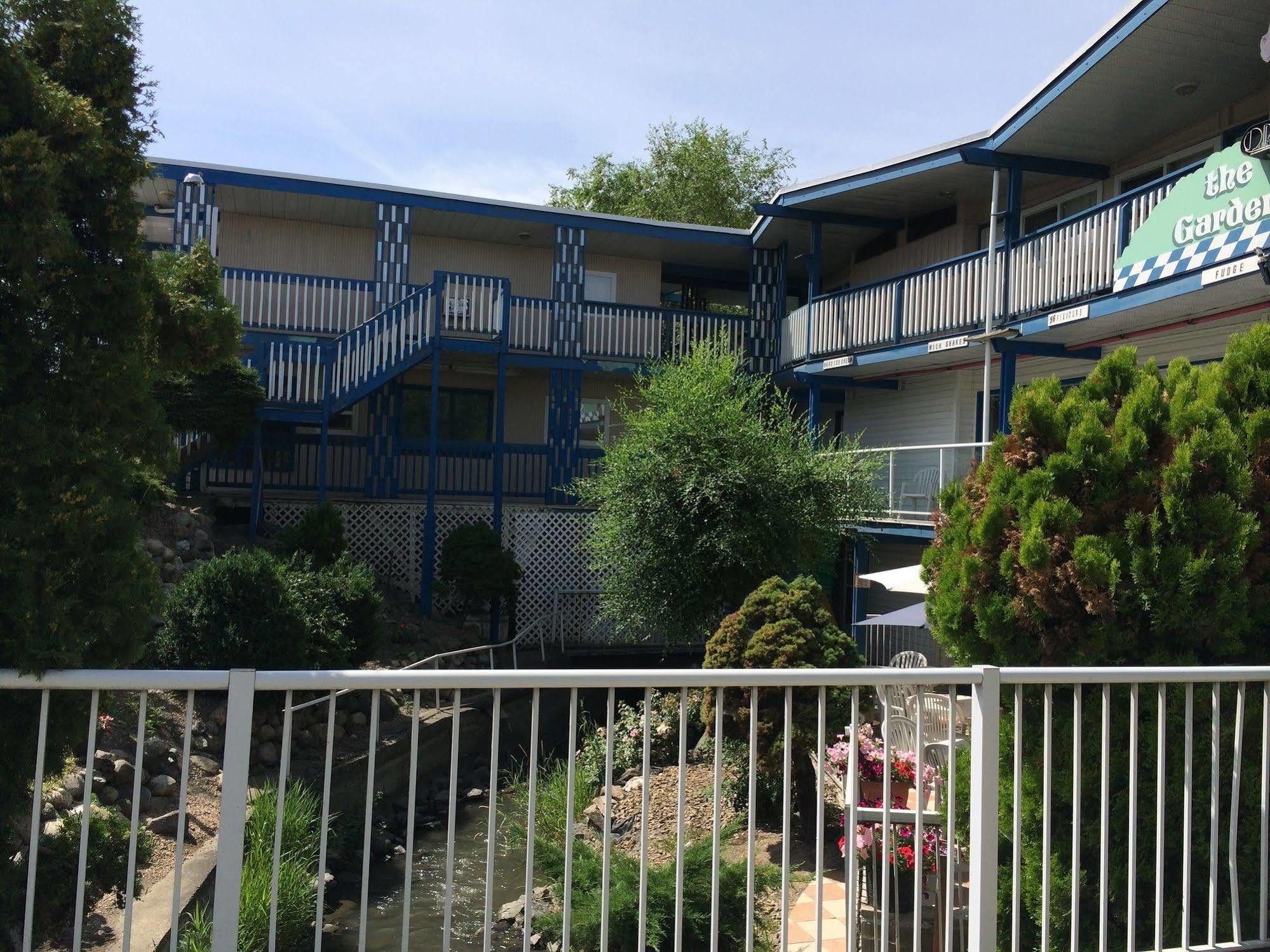 Blue Stream Motel Vernon Exterior photo